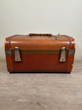 Vintage 1950's Gateway Train Case with Keys
